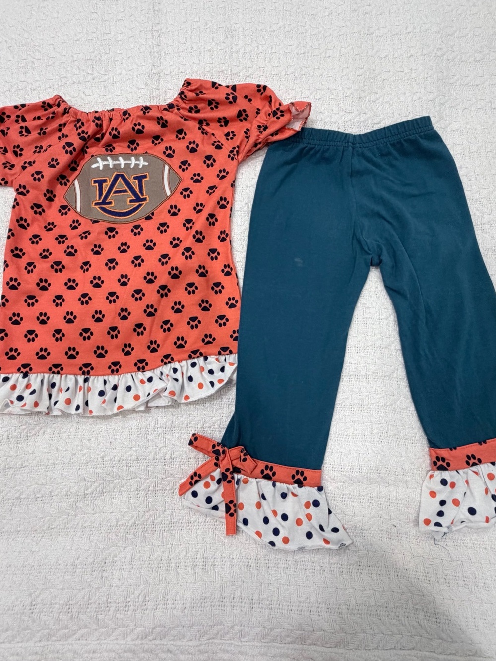 Auburn Paw-Print Ruffle Top & Navy Leggings Set for Kids